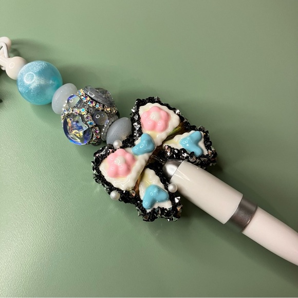 Fancy Handpainted Bow Handmade Beaded Keychain Pen - Picture 3 of 6
